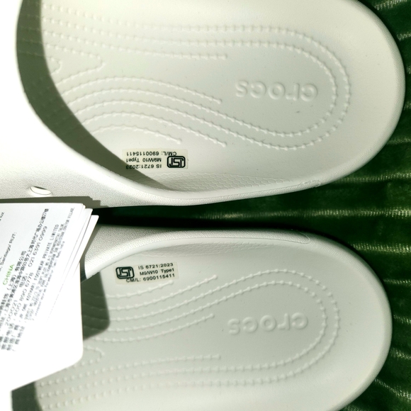 Crocs Unisex White Slide Sandals. Sizes Men's 10 - Women's 12. - Picture 7 of 16